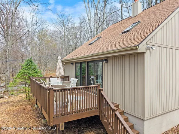 38 E Creek View Dr, Gouldsboro, PA 18424