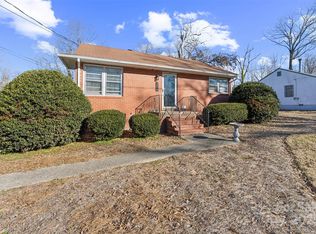 206 Mendenhall Rd, Jamestown, NC 27282