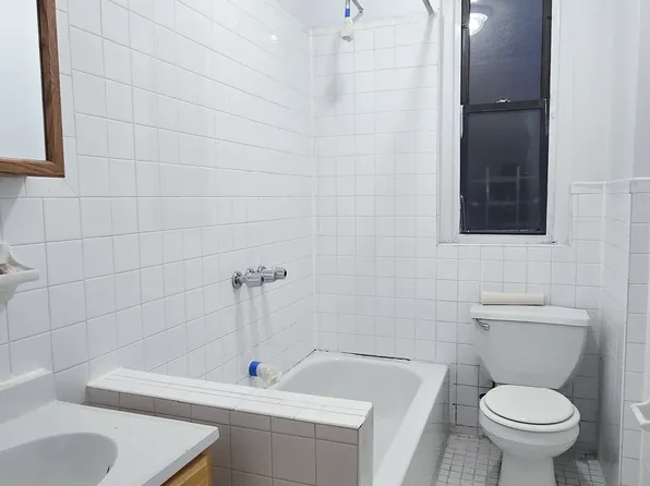 735 Walton Avenue image 10 of 10