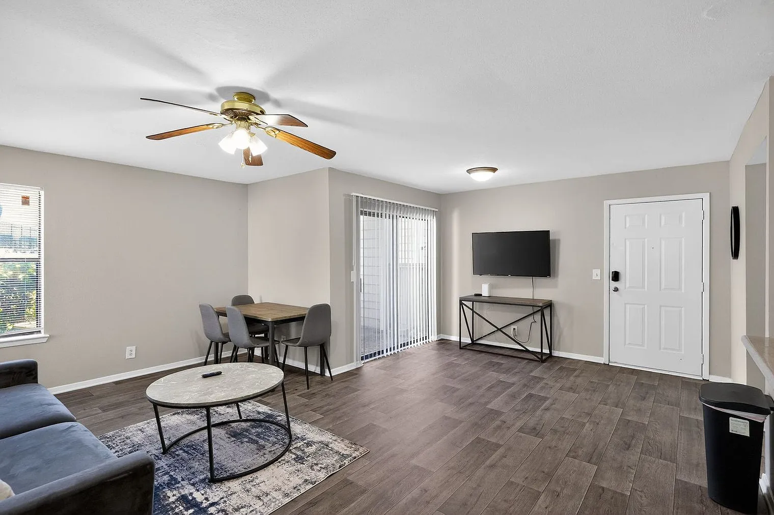2 bed, 2.0 bath, 10301 sqft, $2,550 — Photo 3