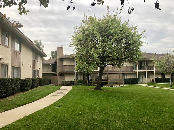 3rd image of 1801 E La Veta Ave