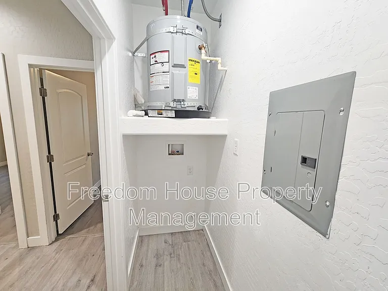 1121 Sixshooter Ave #2 — Photo 17