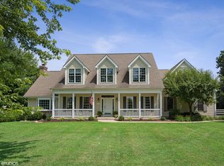 3018 Oak Ridge Rd, Crystal Lake, IL 60012