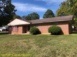 910 W 6th St, Hope, AR 71801
