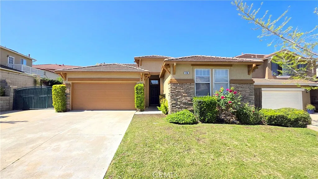 3 bed, 1671 sqft, $3,295 — Photo 1