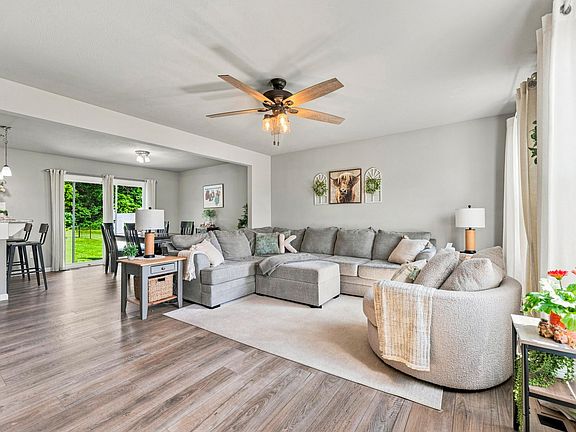 3rd image of 47321 Silver Oaks Blvd