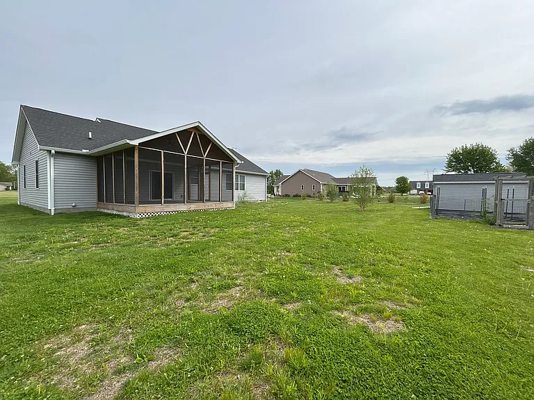 866 SE Santee Dr — Photo 47