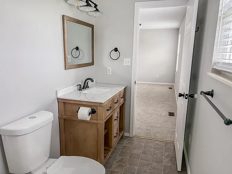 812 Victoria Ln — Photo 24