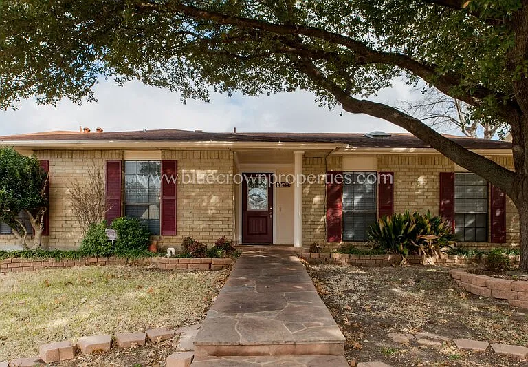 10239 Catalpa Rd — Photo 3