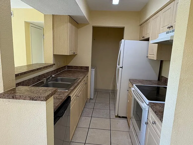 2905 Winkler Ave #719 — Photo 6