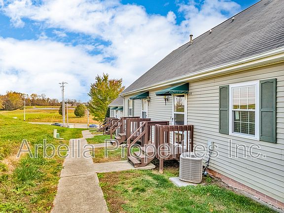 3rd image of 104 Cambridgeshire Ct