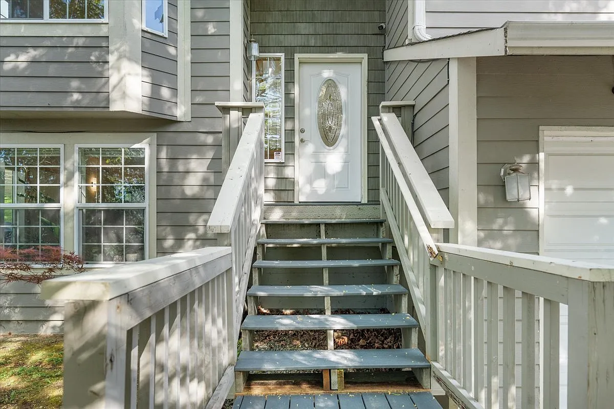 5062 23rd Ave SW — Photo 2