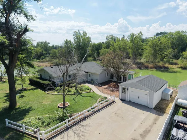 14 El Charman Lake Pl, Gibbon, NE 68840