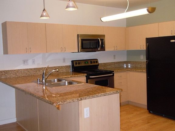 4th image of 630 W 6th St APT 604
