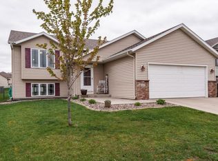 6207 Hillsboro Dr NW, Rochester, MN 55901