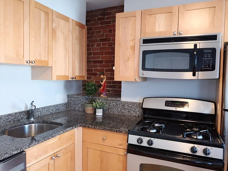 101 Gore St — Photo 4