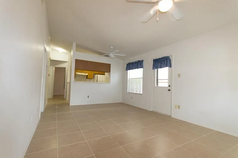 2 bed, 795 sqft, $1,450 — Photo 2