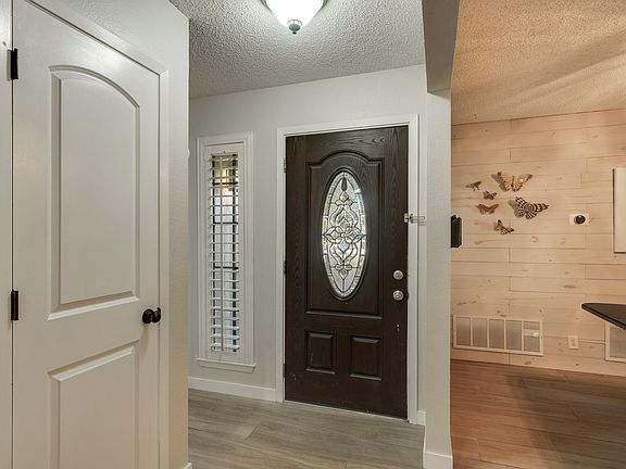 3rd image of 2 Buttercup Cir