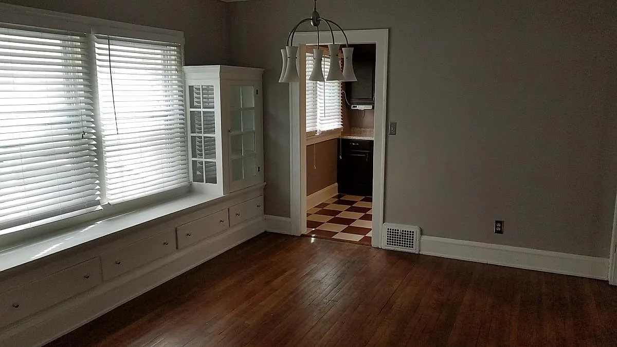 1656 Cordova Avenue — Photo 4