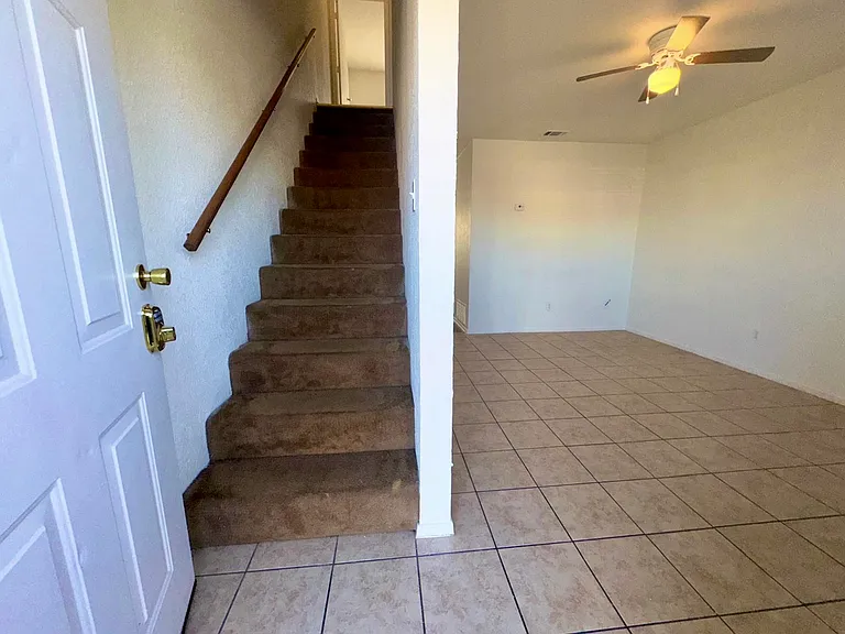 1112 Leslie Cir — Photo 7