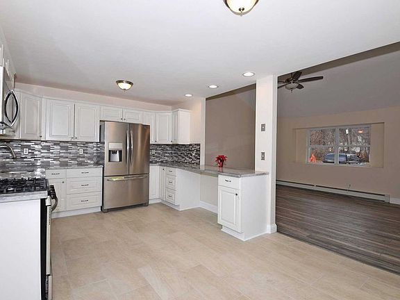 4th image of 30 Cedar Ln
