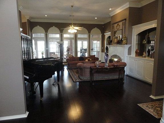 3rd image of 30 Preston Oaks Cir