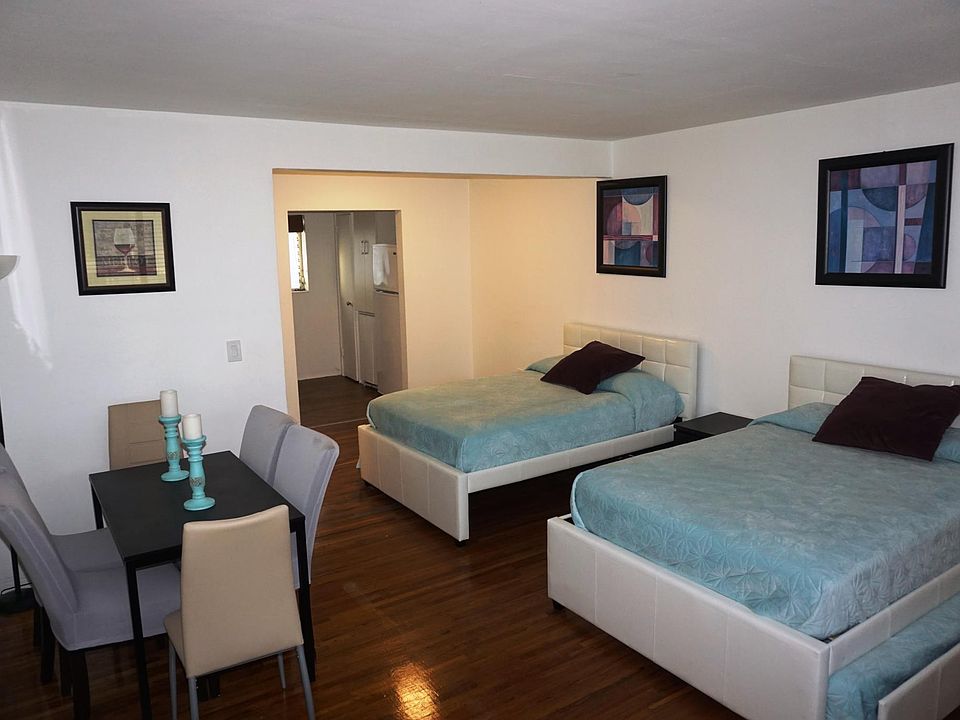 2 double size bed and 2 twin beds