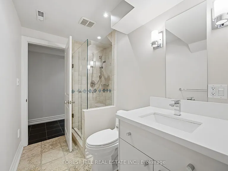 52 Shaftesbury Ave — Photo 38