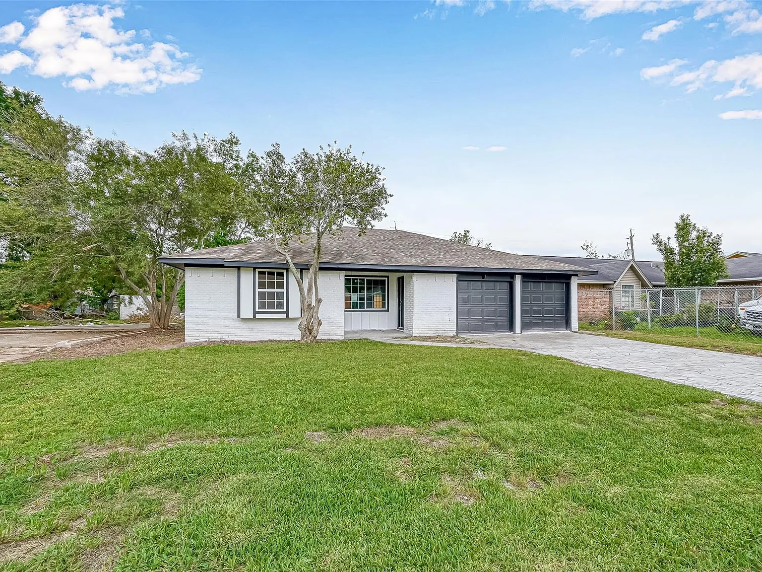 3 bed, 2.0 bath, 1328 sqft, $1,900 — Photo 3