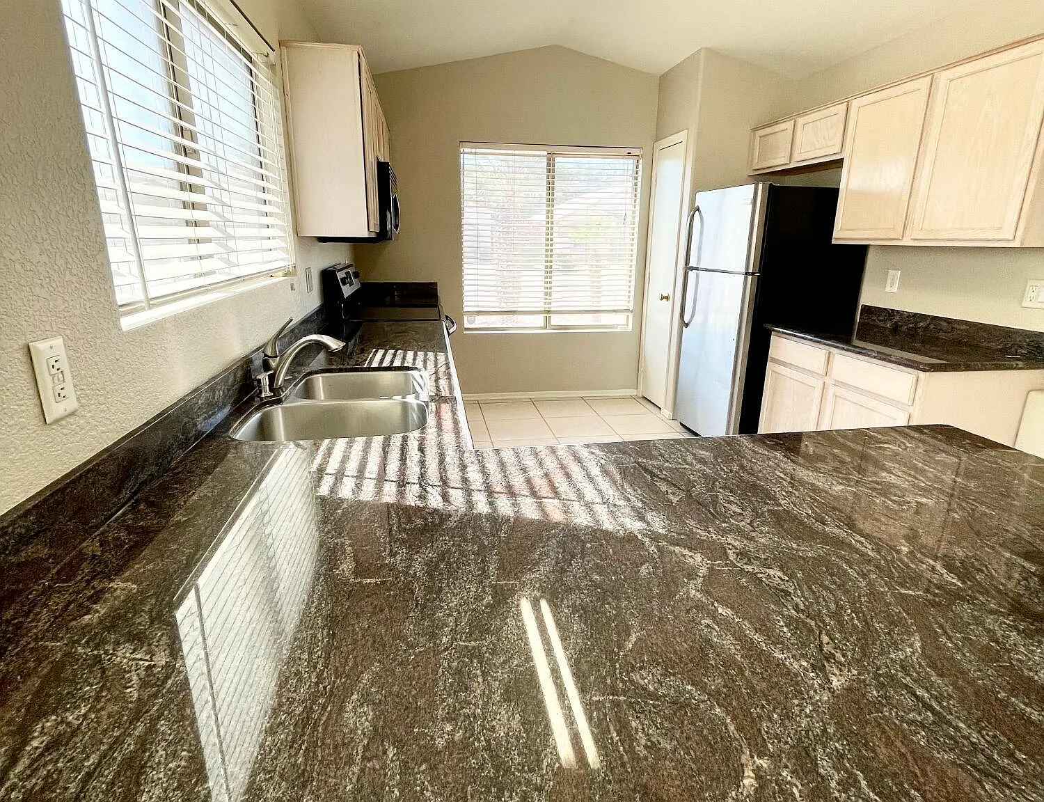3 bed, 2.0 bath, 1516 sqft, $1,950 — Photo 4