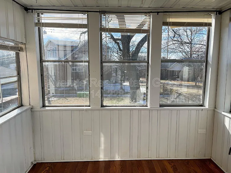 6044 Southwest Ave — Photo 14