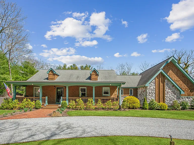 2 Spread Oak Ln — Photo 1