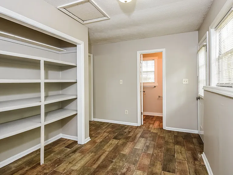 2985 Valley View Cir — Photo 9