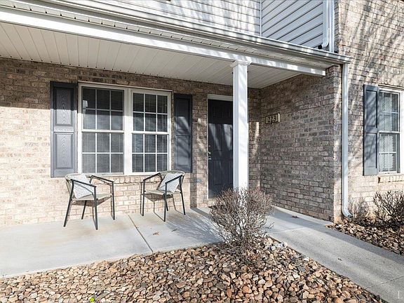 3rd image of 223 Portico St