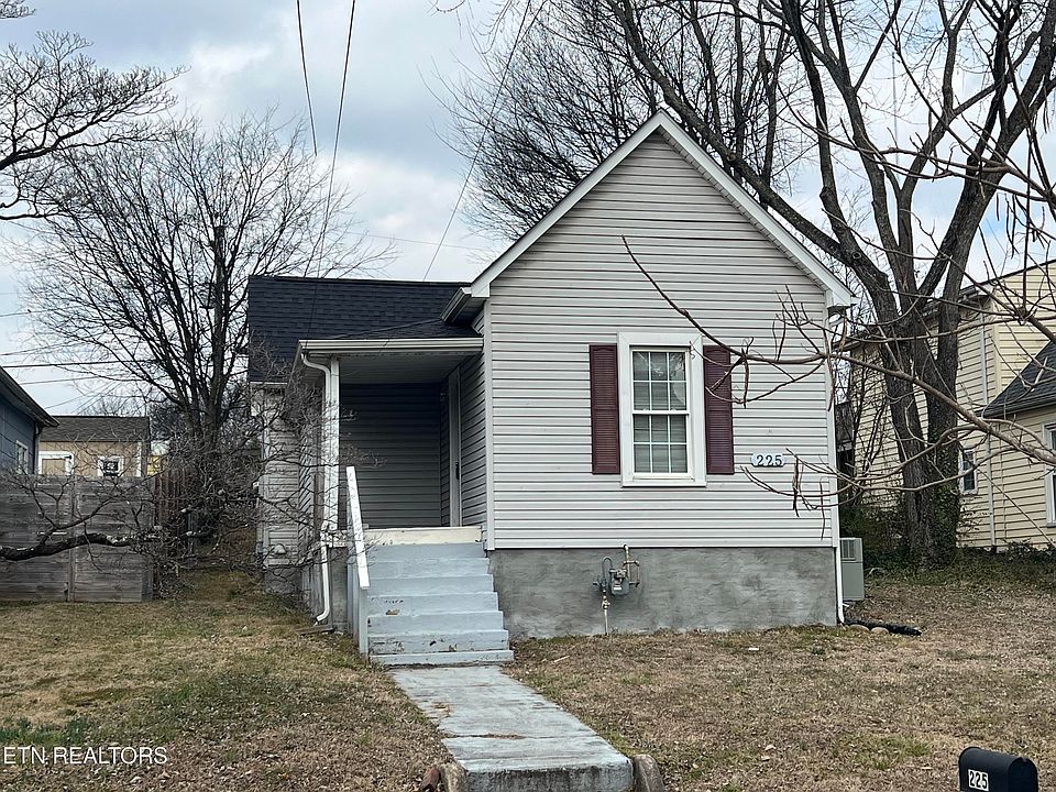 1st image of 225 E Quincy Ave