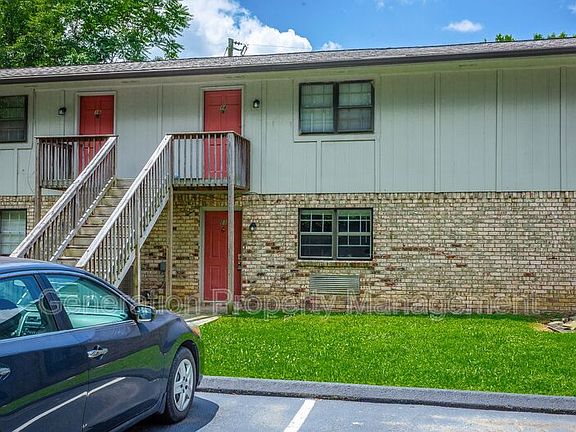 2nd image of 2414 Lyndon Ave #13