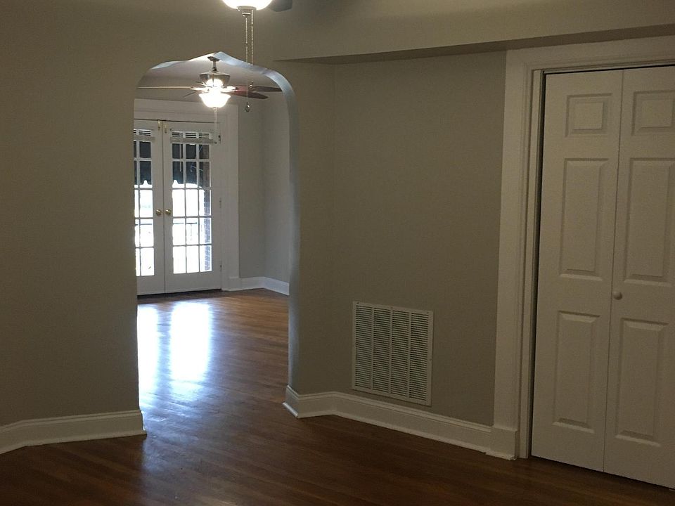 Spacious Dining and Living Room