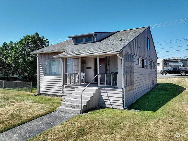7505 34th Ave SW — Photo 1