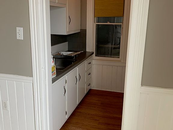 5th image of 6 Ekman St #Iii