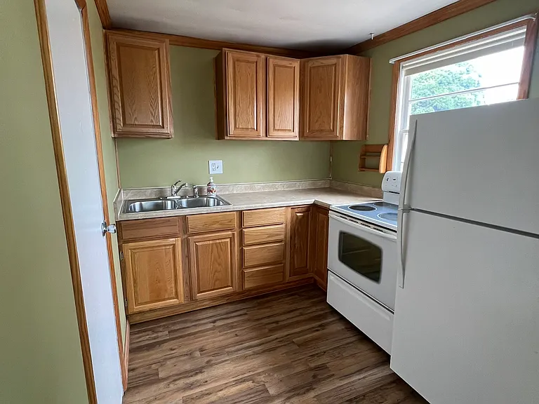 Kitchen Photo 1