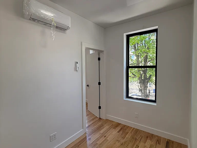 133 Highland Pl #2R — Photo 5
