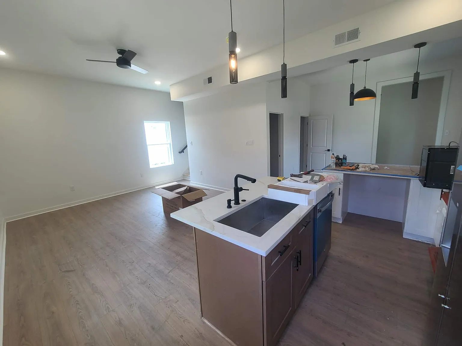 3 bed, 1.5 bath, 1600 sqft, $2,100 — Photo 4