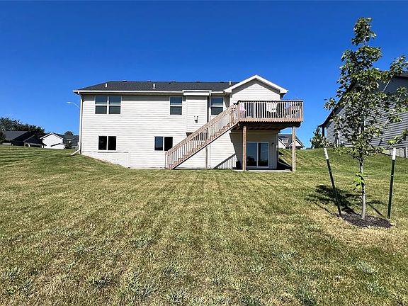 2nd image of 3012 Crest View Cir