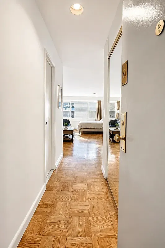 321 East 48th Street — Photo 3