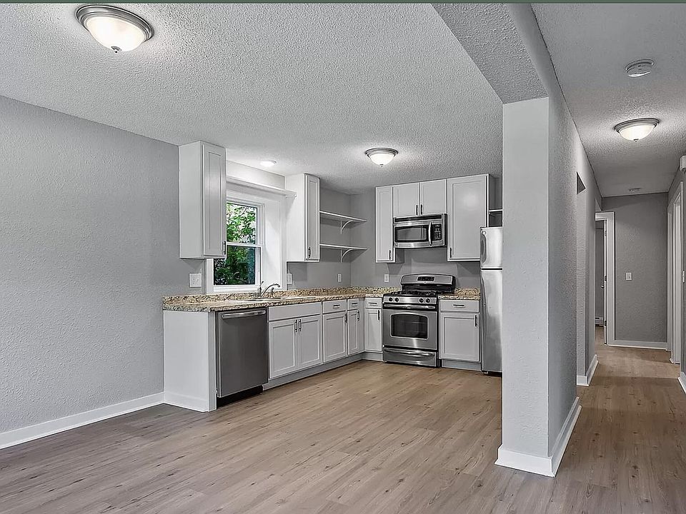 1st image of 88 King St W #2
