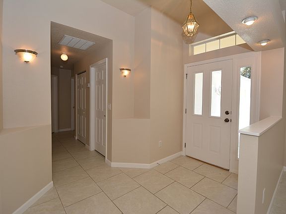 4th image of 56 Shinnecock Dr
