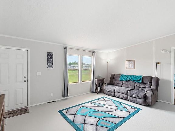 4th image of 202 Springridge Dr