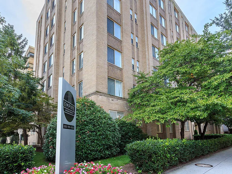 Empire Apartments — Photo 25