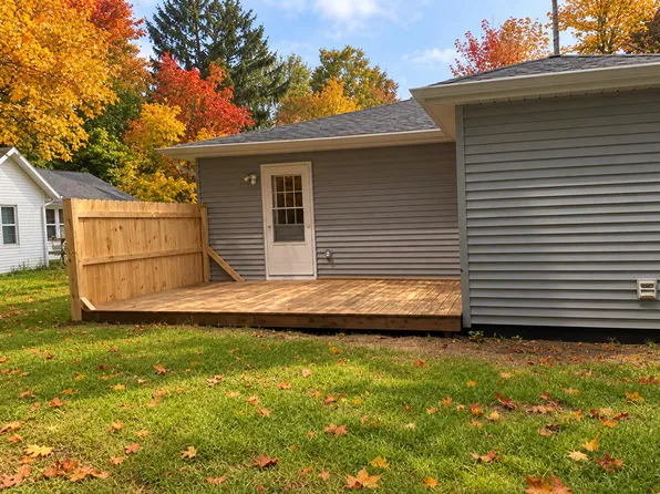 6133 Madison St, Coloma, MI 49038