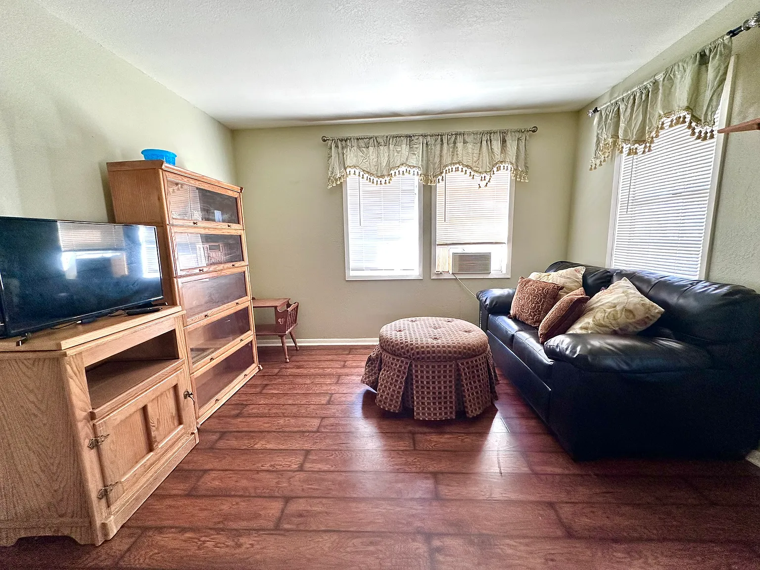 1 bed, 800 sqft, $1,200 — Photo 2